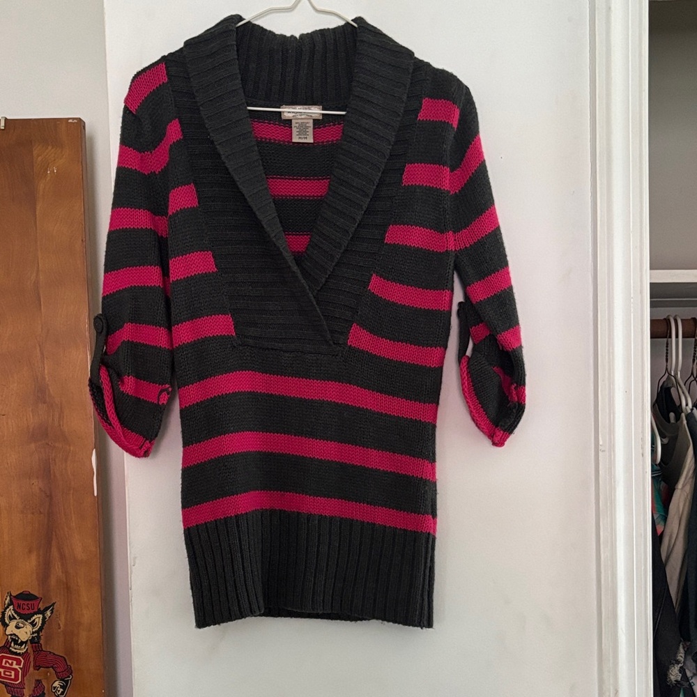Arizona Jean Company Black and Pink V-Neck Sweater